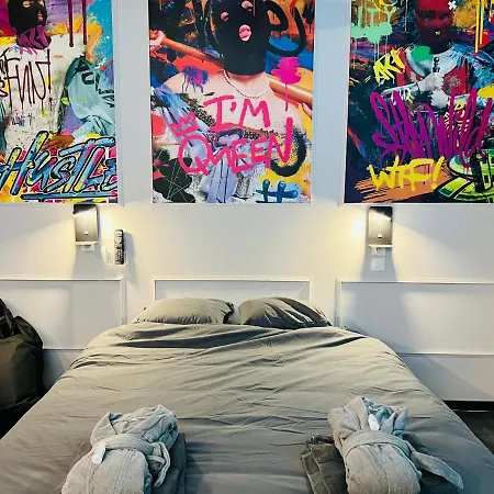 Apartment Capsule Street Art - Sauna- Jacuzzi - Playstation 5 - Billard - Netflix - Cinema - Terrasse